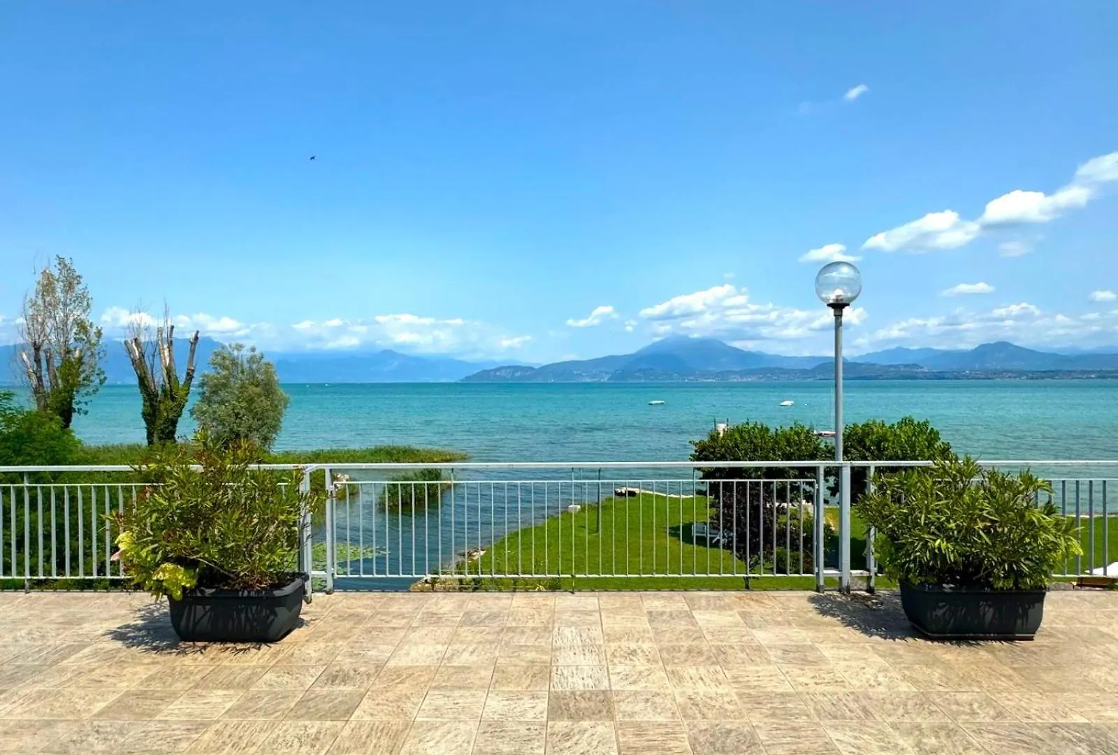 Sg Family - Lakeside Apartment Peschiera del Garda Italy