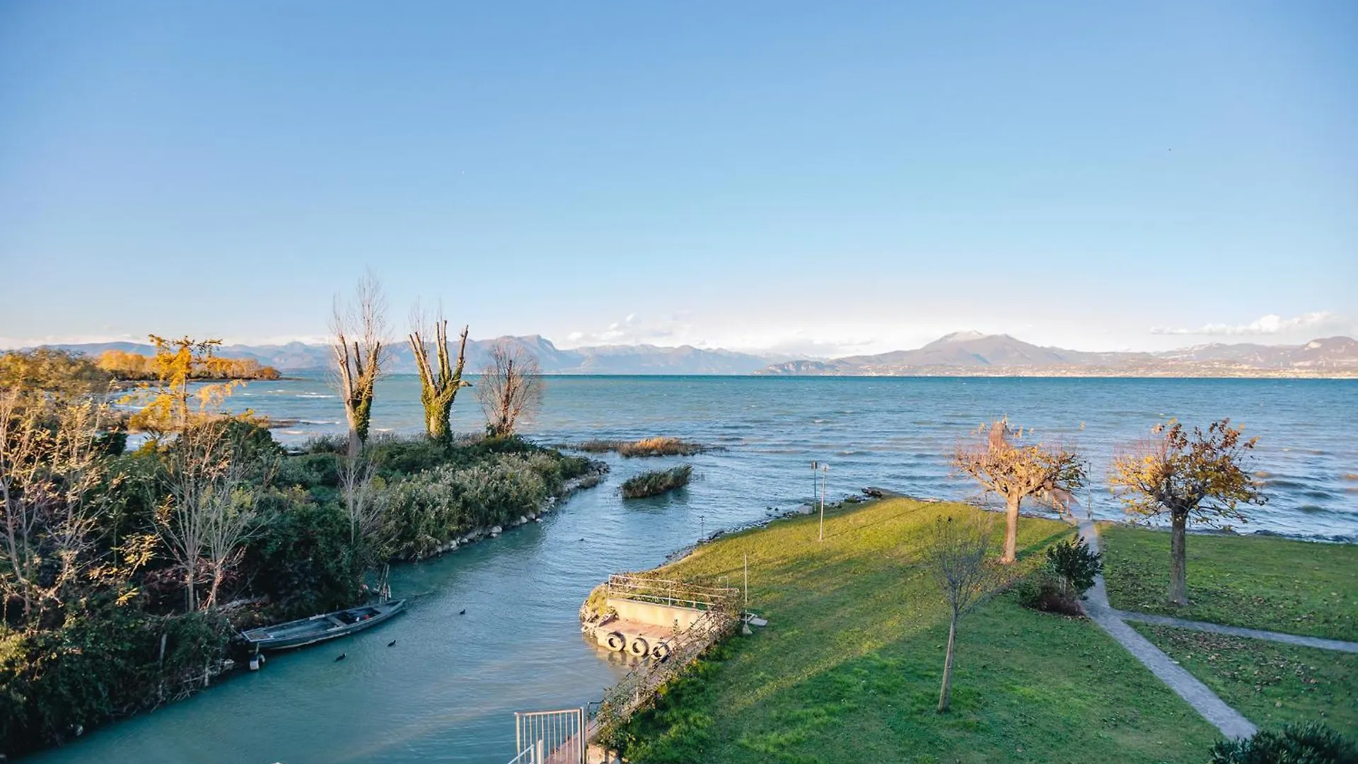 Sg Family - Lakeside Apartment Peschiera del Garda Italy