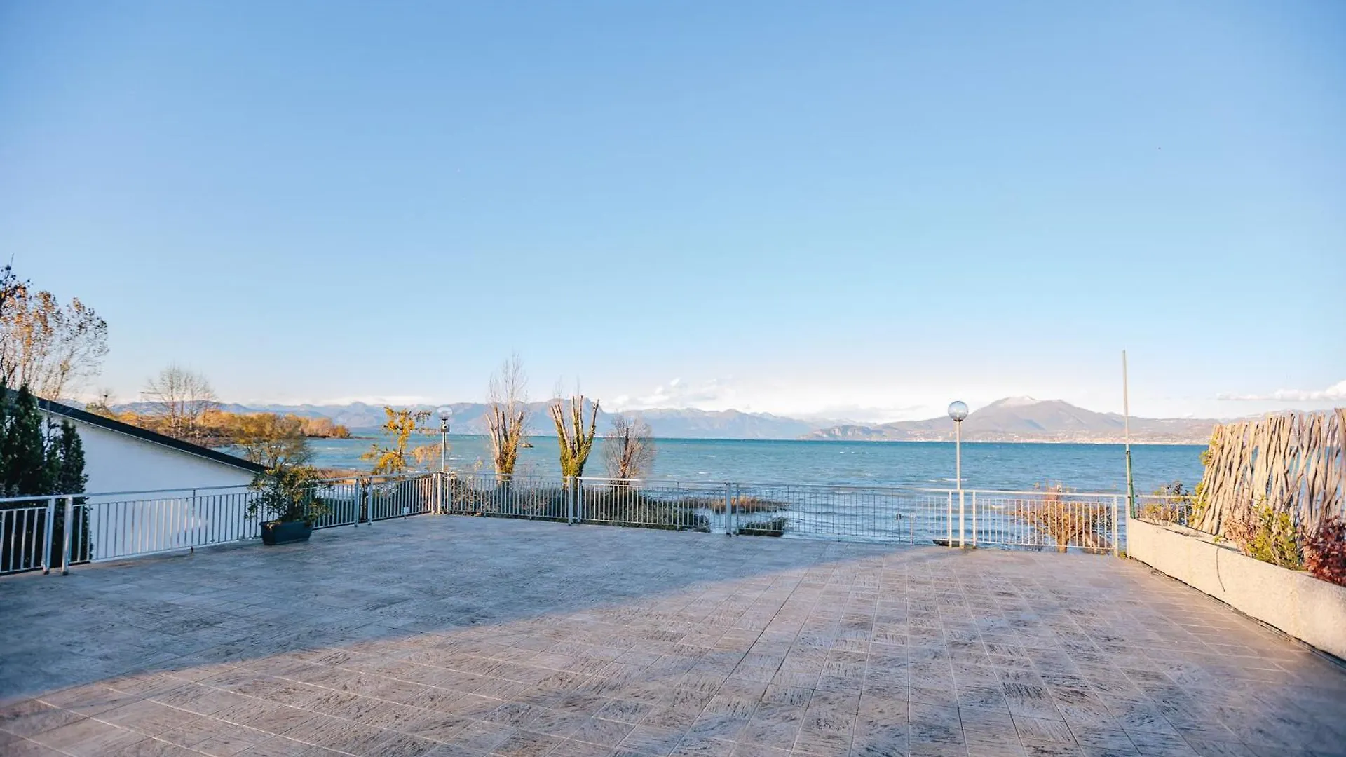 Sg Family - Lakeside Apartment Peschiera del Garda 0*,  Italy