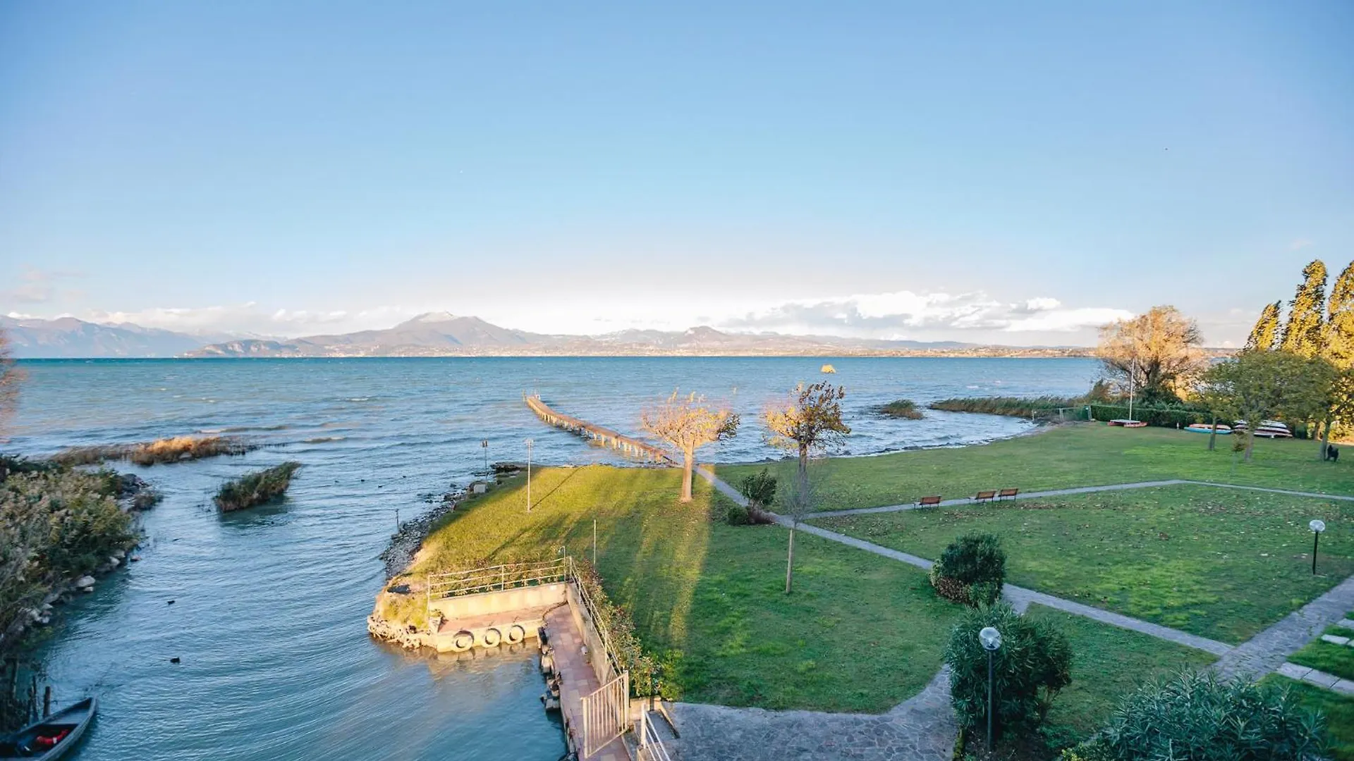 Sg Family - Lakeside Apartment Peschiera del Garda Italy